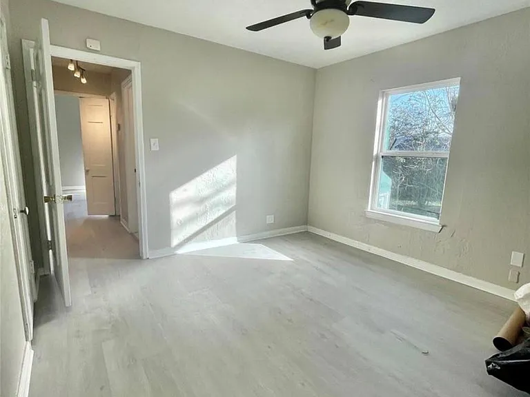 5220 E Parkway Dr — Photo 4