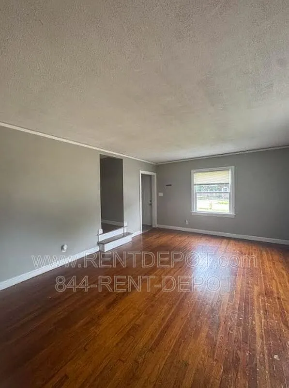 2 bed, 1.0 bath, 1116 sqft, $825 — Photo 2
