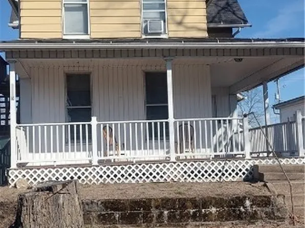 654 Vine St, Coshocton, OH 43812