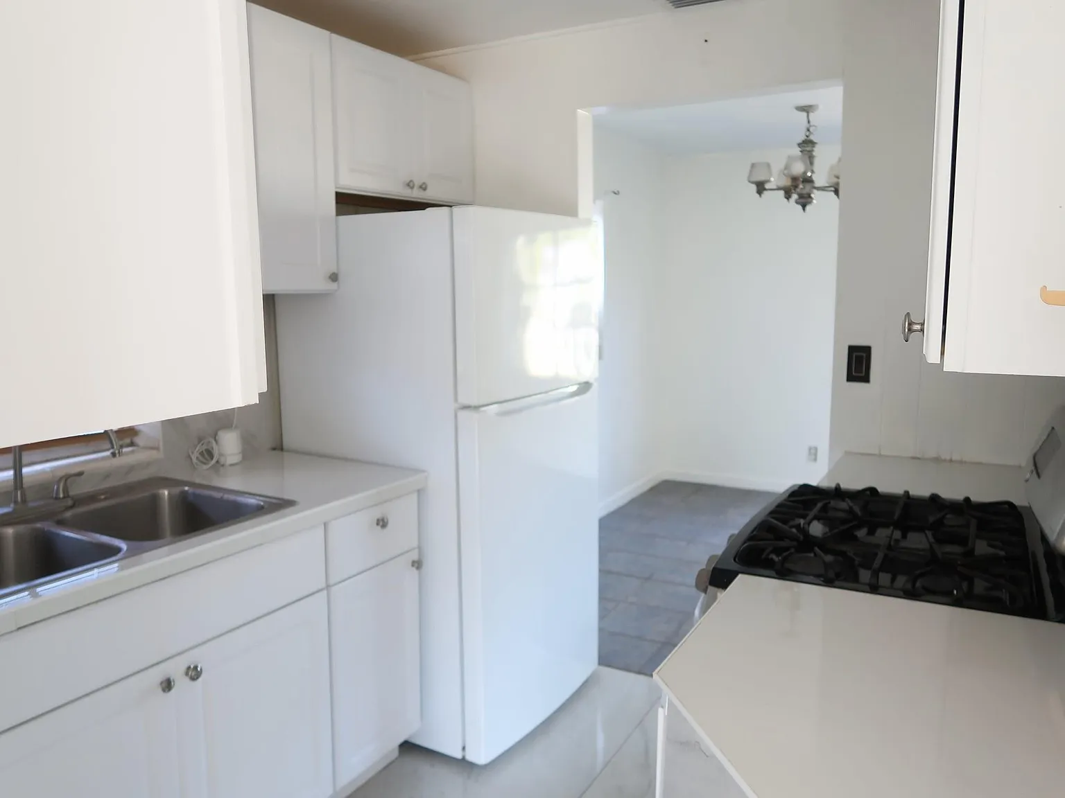3 bed, 2.0 bath, 1014 sqft, $2,500 — Photo 2