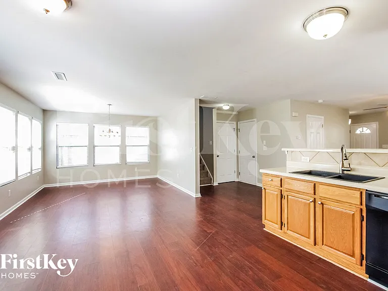 1425 Logan Patrick Ct — Photo 9