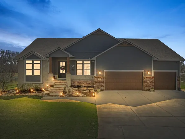 450 N Backwoods Dr, Valley Center, KS 67147