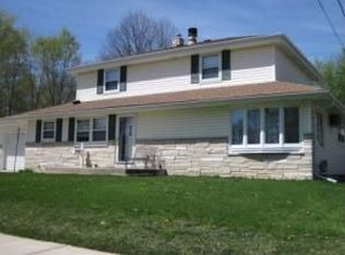 615 Maple St, Mukwonago, WI 53149