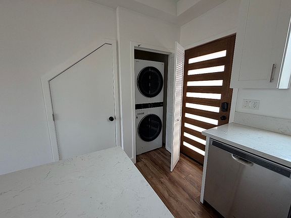 4th image of 872-878 Serrano Pl #5052