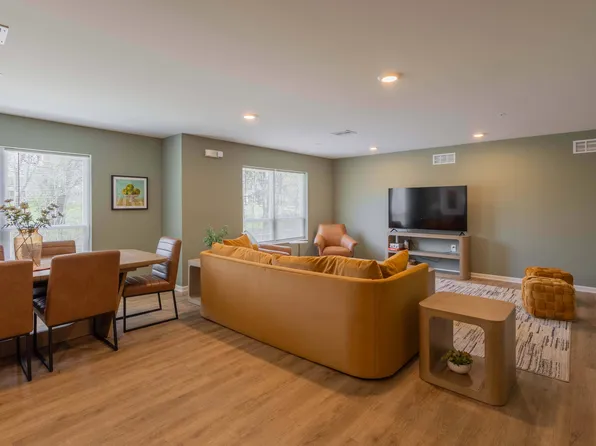 Munson Crossing, 109 Brighton Blvd #304, Zanesville, OH 43701