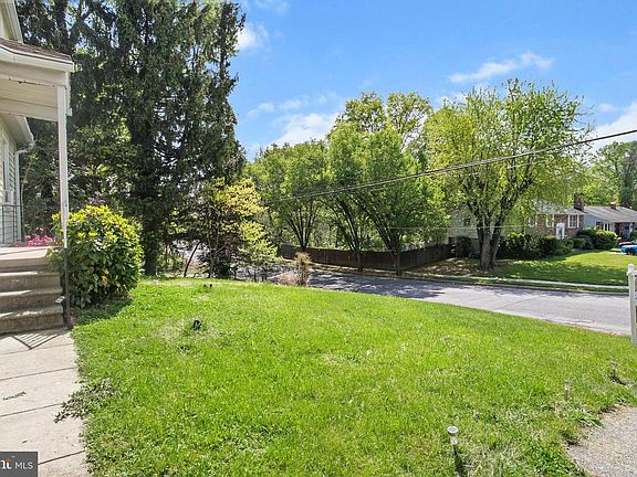 3rd image of 8633 Fowler Ave