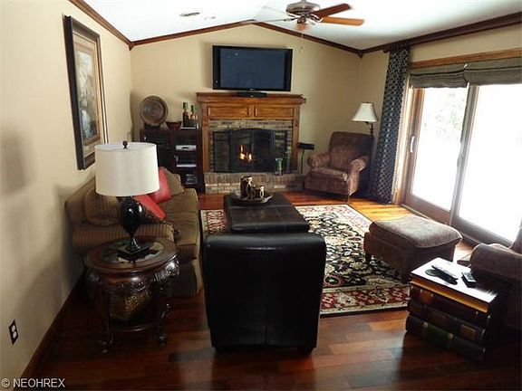 3rd image of 383 Hillyer Dr