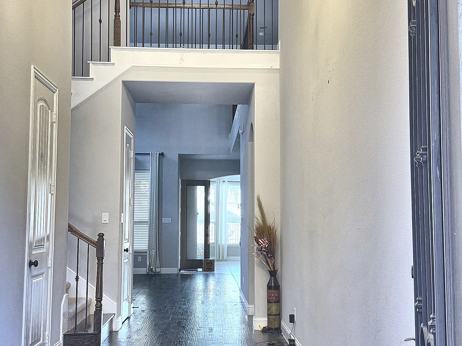 5 bed, 3313 sqft, $3,995 — Photo 2