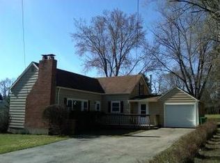 813 N Lillian St, McHenry, IL 60050