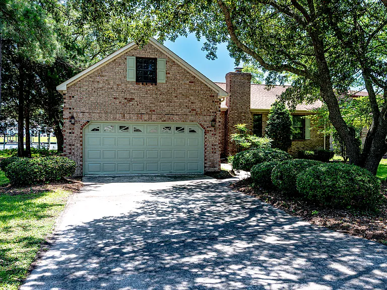 5722 Gondolier Dr — Photo 3