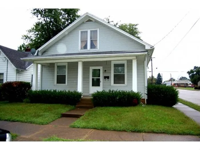1047 13th St photo 1