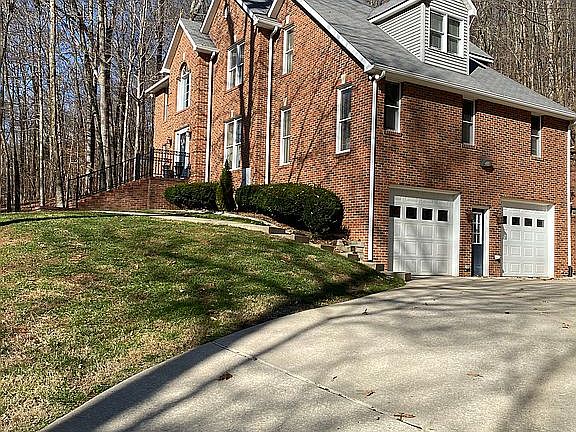 3rd image of 1736 N Plantation Dr