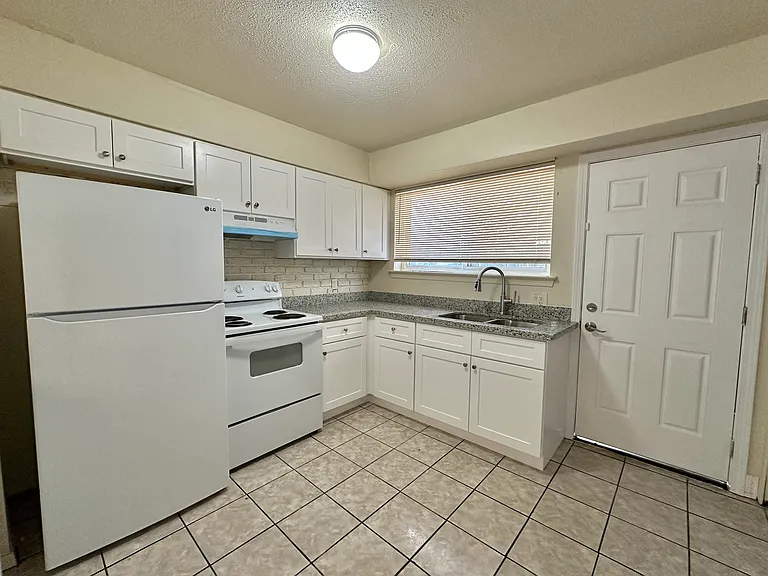 3017 Independence St #A — Photo 4
