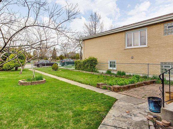 3rd image of 7731 W Forest Preserve Ave