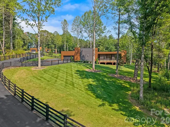 78 Manchester Way, Mills River, NC 28759