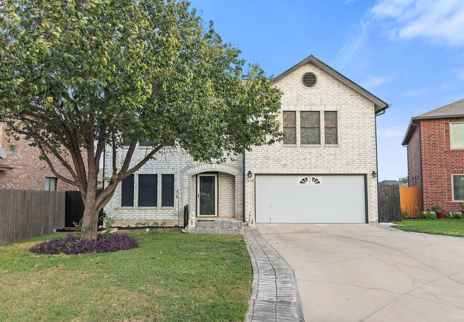 3 bed, 2.5 bath, 2856 sqft, $1,860 — Photo 2