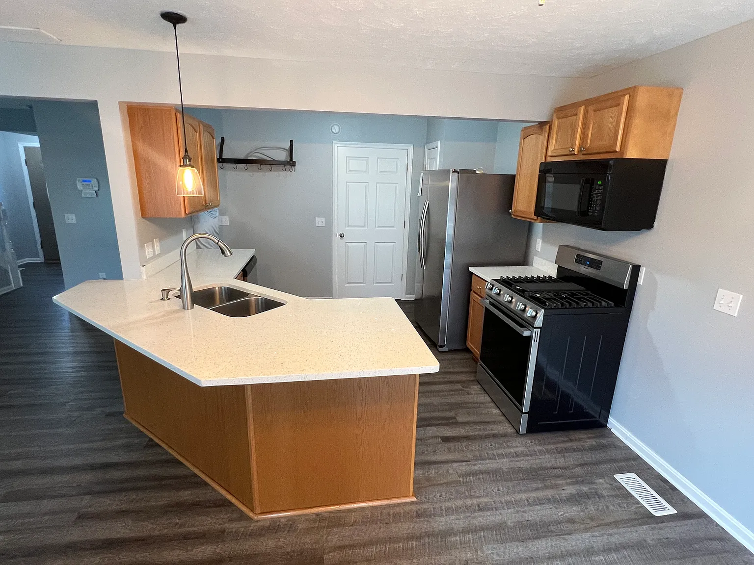 3 bed, 1365 sqft, $2,250 — Photo 4