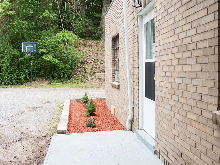 1223 Greenbrier Rd #1/2 — Photo 52