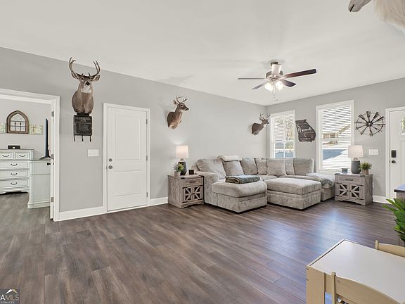 5th image of 810 Shannon Circle Connector NE