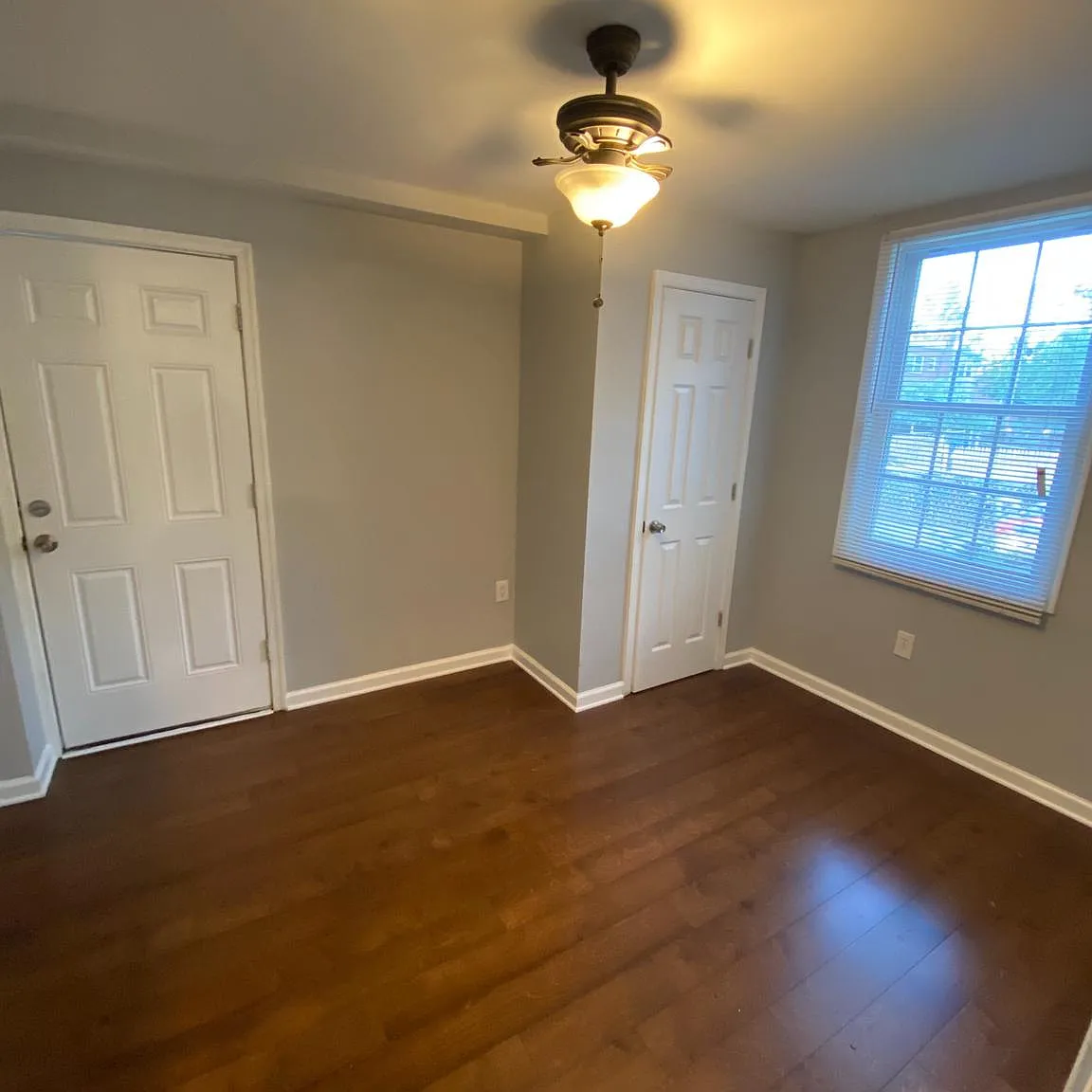 3 bed, 887 sqft, $2,100 — Photo 4