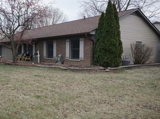 905 Brush Hill Ln, Lake Zurich, IL 60047