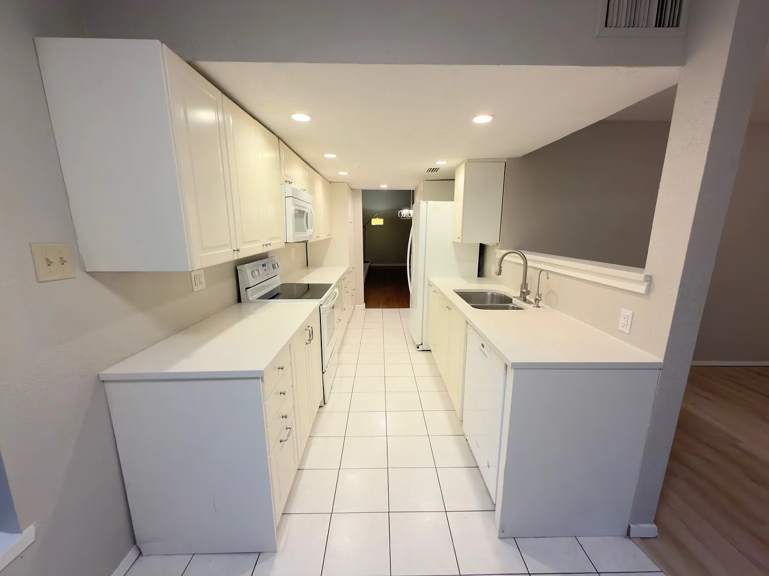 4 bed, 2197 sqft, $2,395 — Photo 4
