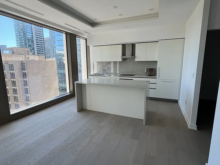 1315 Bay St #1301 — Photo 4