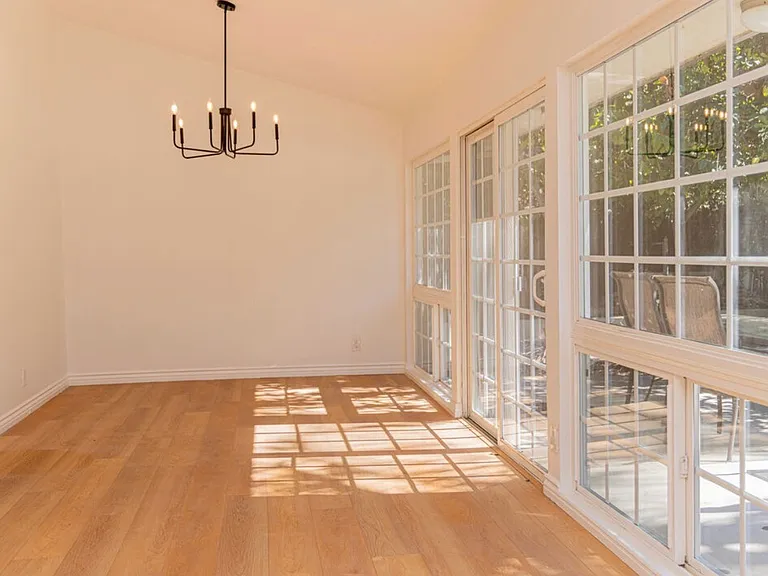 24316 Burbank Blvd — Photo 40
