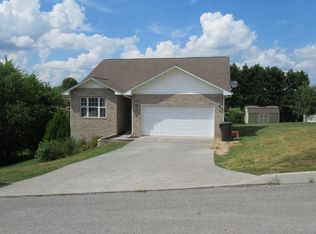 1756 Meadow Ridge Cir, Sevierville, TN 37862