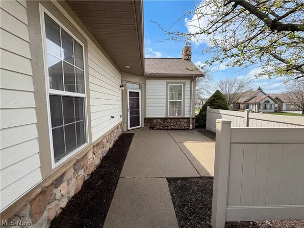 554 Crossings Cir, Tallmadge, OH 44278