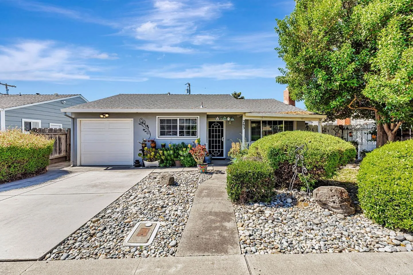 263 Maple St photo 1