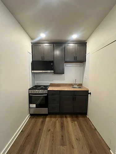 207 W King St Photo 1