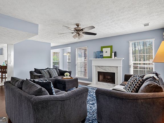 3rd image of 3902 Market St