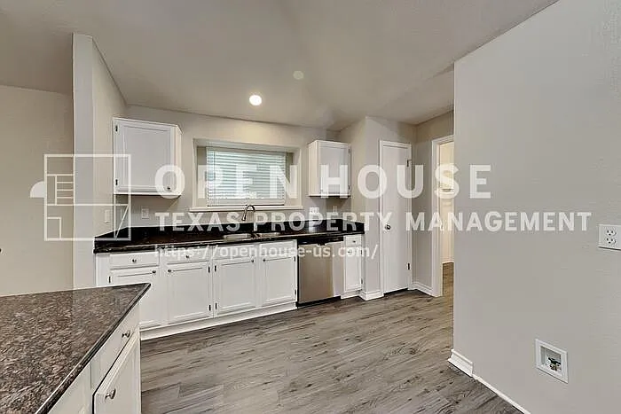 1319 Colony Ct — Photo 6