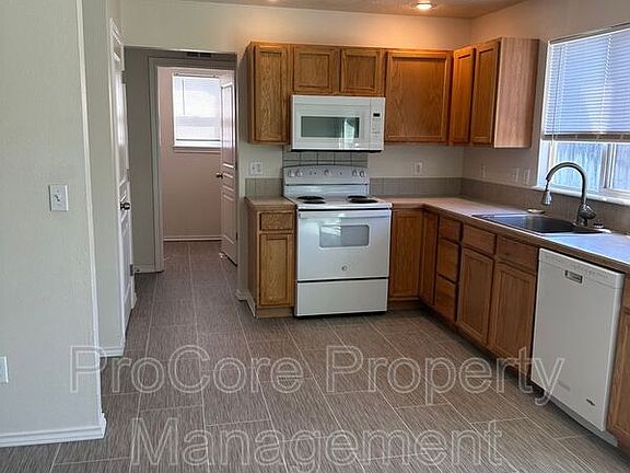 5th image of 2003 W Camelot Dr