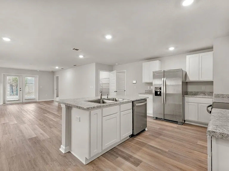 5466 Peach Dr — Photo 4