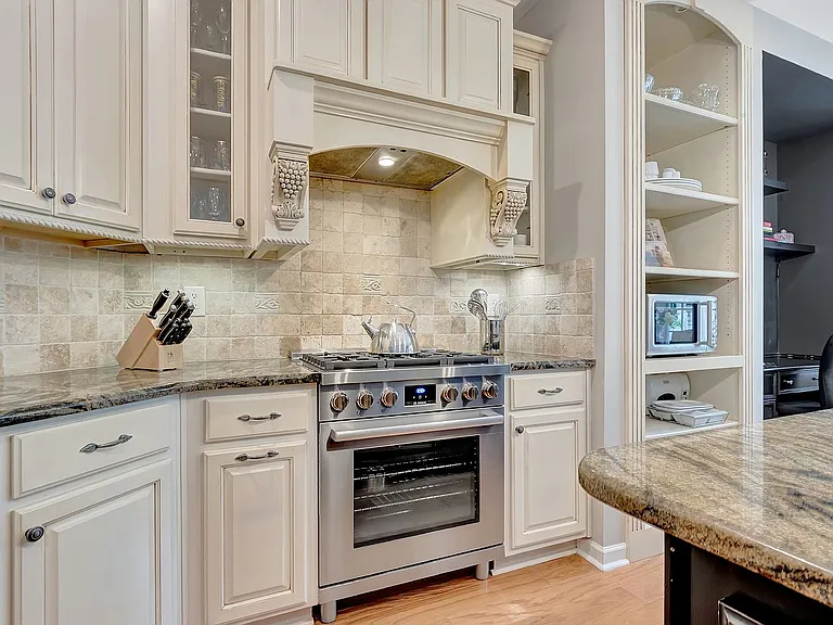 374 Persimmon Dr — Photo 23