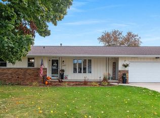 2317 E Serenade Ln, Green Bay, WI 54301