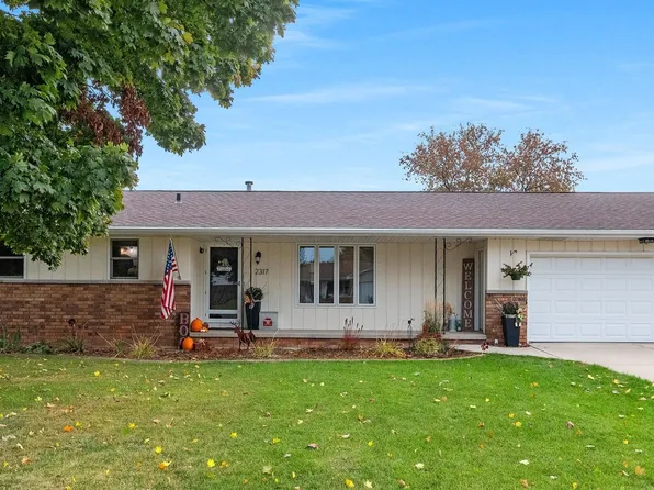 2317 E Serenade Ln, Green Bay, WI 54301