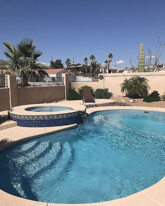 Pool and spa w/spillover