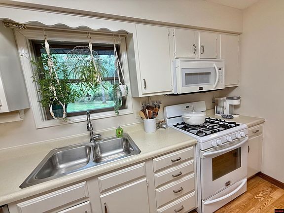 4th image of 80 Amberwood Ln