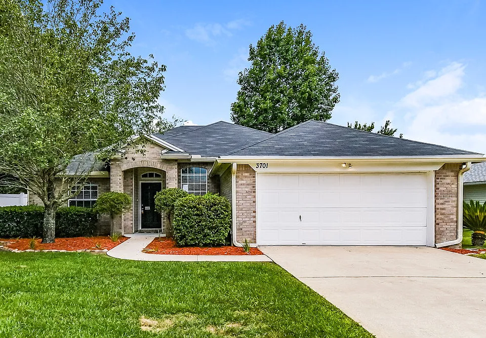 3701 Woodbriar Dr
