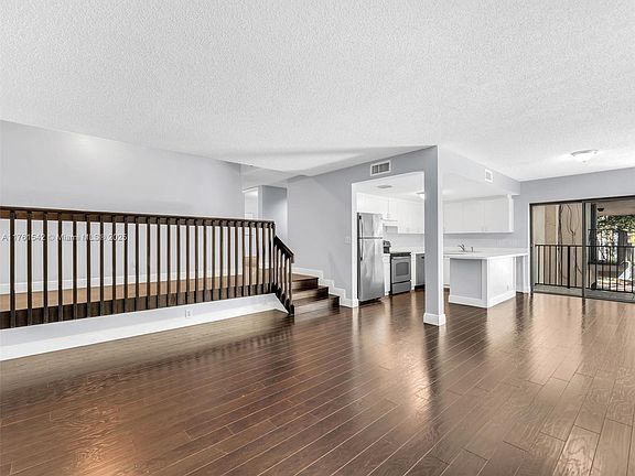 4th image of 4705 SW 62nd Ave APT 203