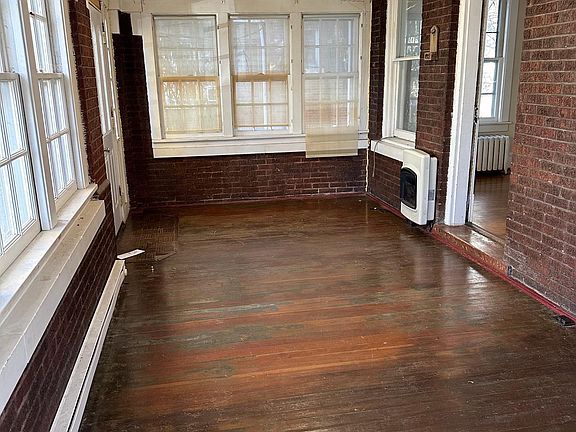 3rd image of 1616 W Barker Ave