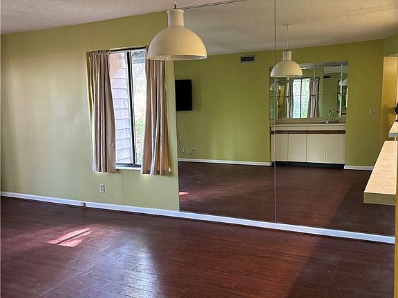 4th image of 898 Wimbledon Dr
