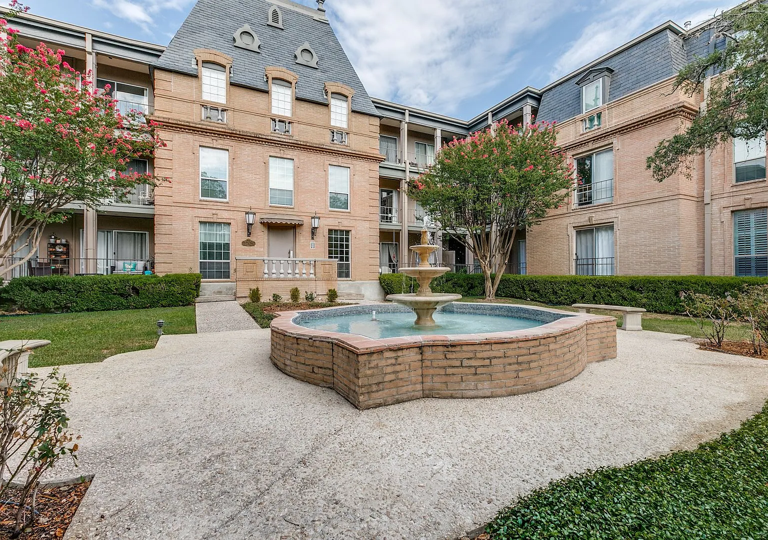 Renovated 3-Bedroom Condo At Chateau Dijon — Photo 1
