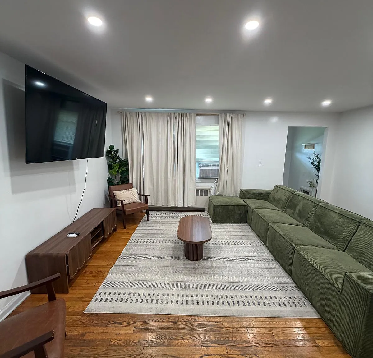 3 bed, $4,000 — Photo 4