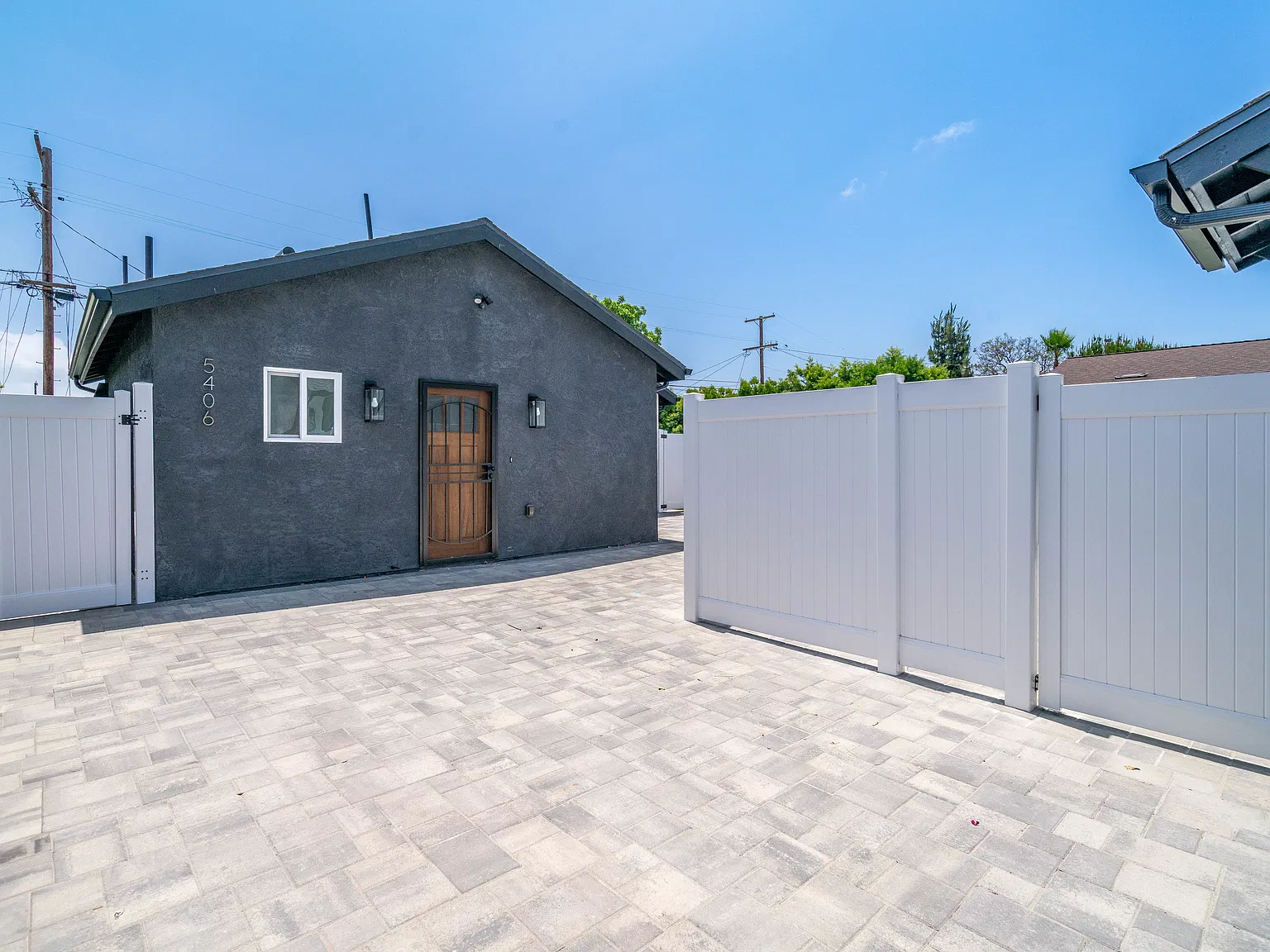 2 bed, 1.5 bath, 800 sqft, $4,000 — Photo 2