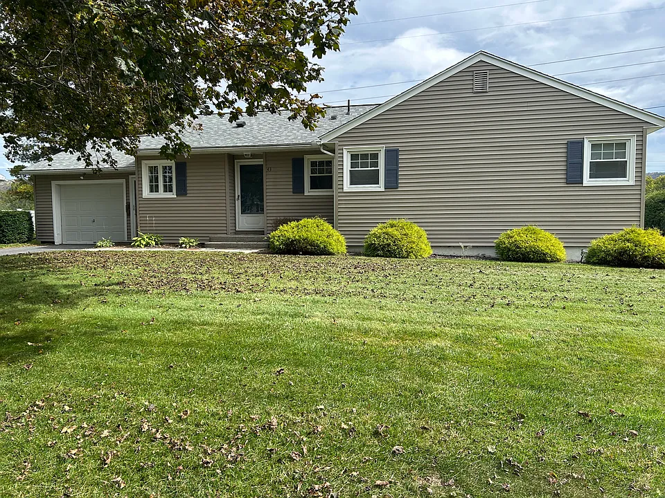 43 Joan Dr