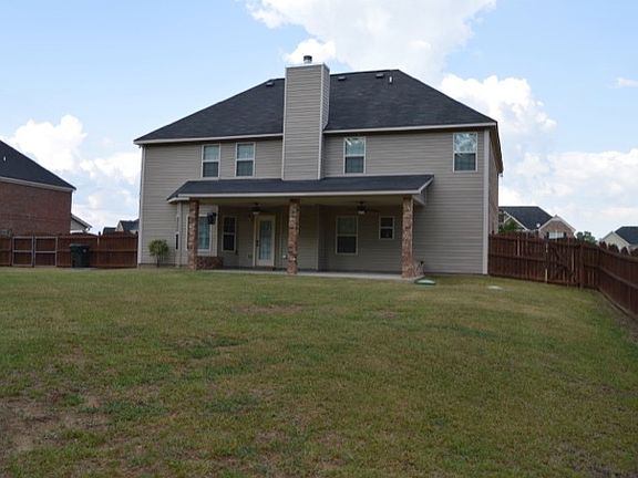 Covered Patio : 2 ceiling fans; 10 x 28